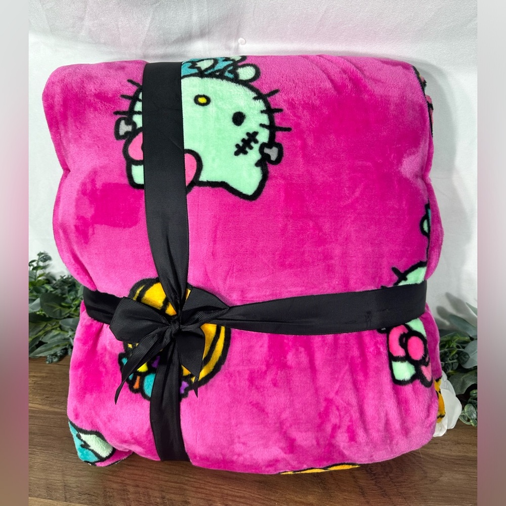 Hello Kitty - Queen Pink Frankenstein Halloween Throw Blanket - Picture 4 of 4